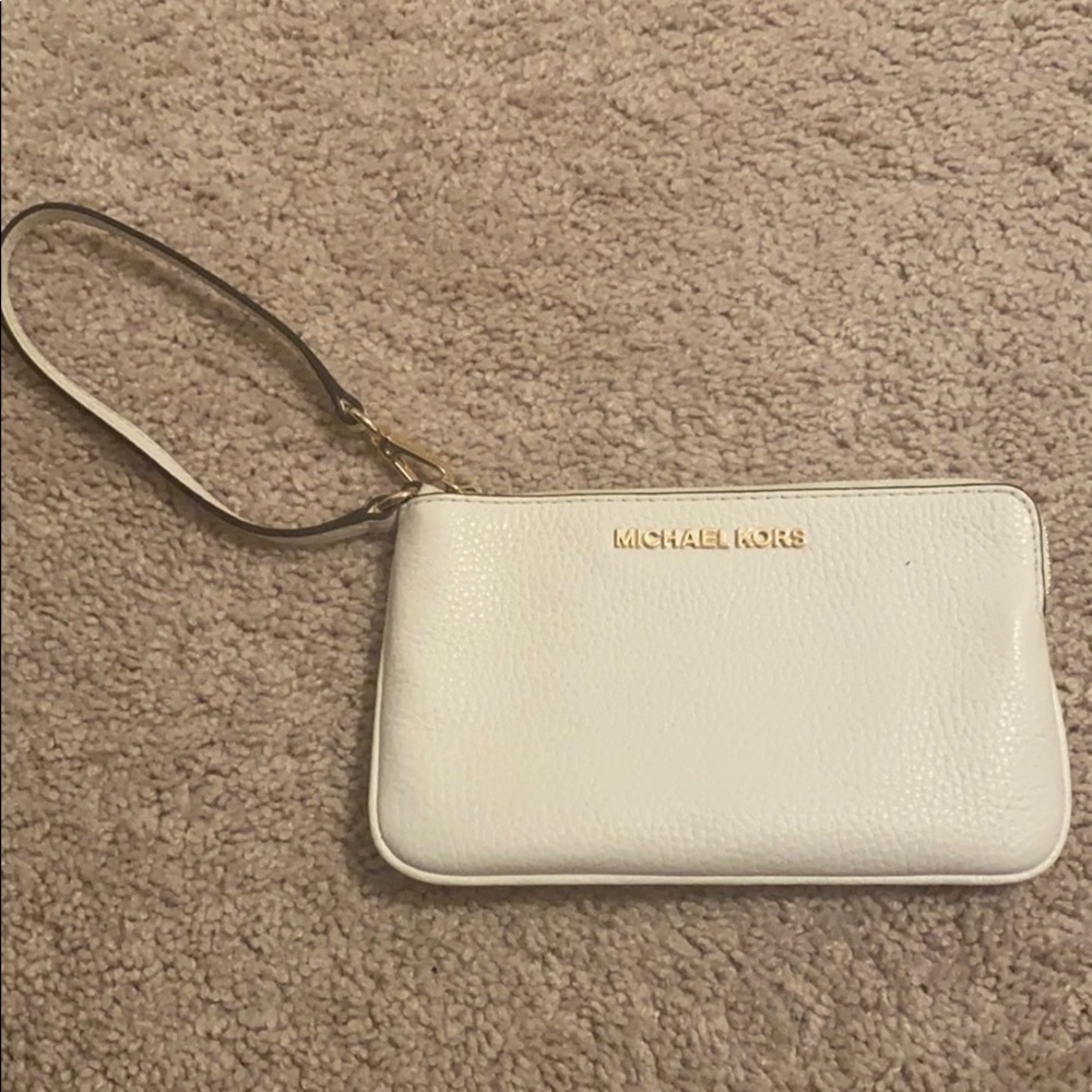 Michael Kors Wristlet 💫🤍